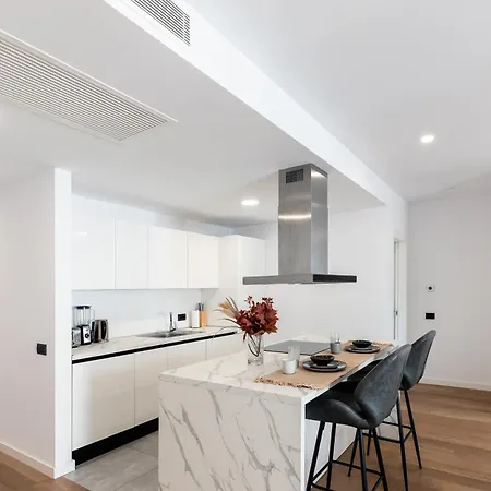 Vision - Exclusive Herastrau Apt With Parking בוקרשט