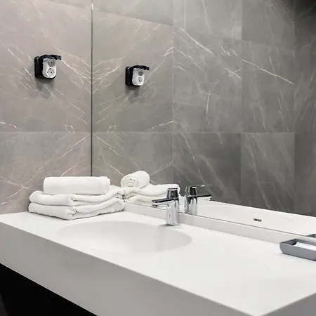 Vision - Exclusive Herastrau Apt With Parking בוקרשט