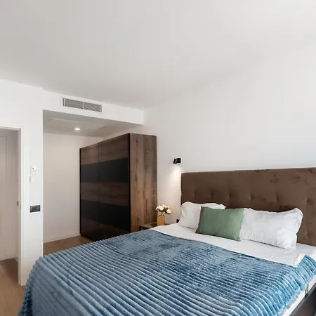 Vision - Exclusive Herastrau Apt With Parking Apartman